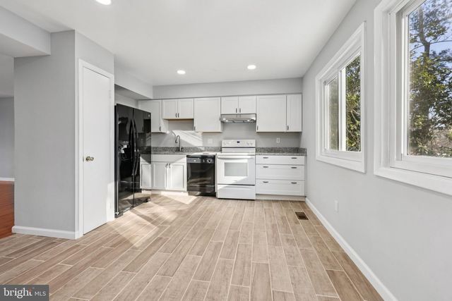 500 GILES PL, Sterling, VA 20164