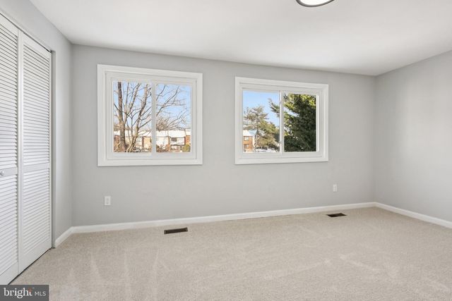 500 GILES PL, Sterling, VA 20164