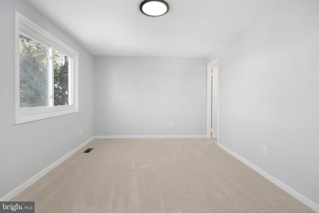 500 GILES PL, Sterling, VA 20164