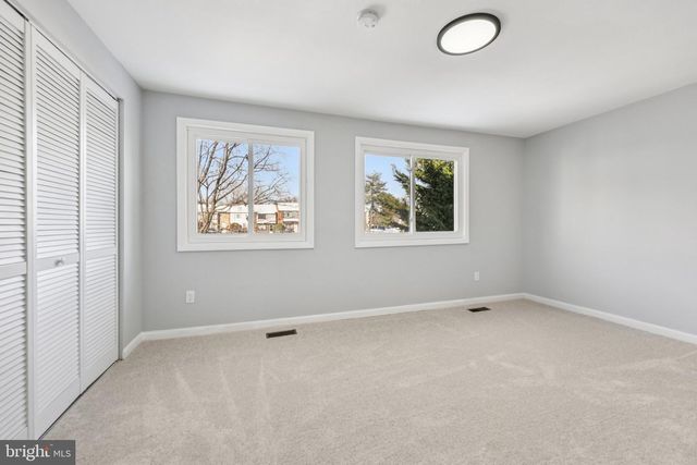 500 GILES PL, Sterling, VA 20164