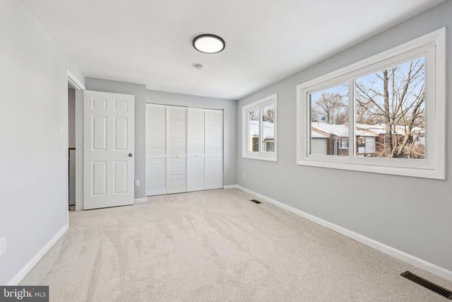 500 GILES PL, Sterling, VA 20164