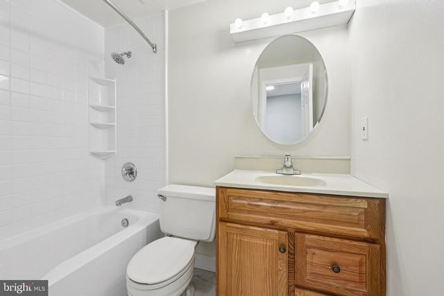 500 GILES PL, Sterling, VA 20164