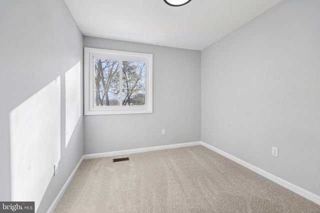 500 GILES PL, Sterling, VA 20164