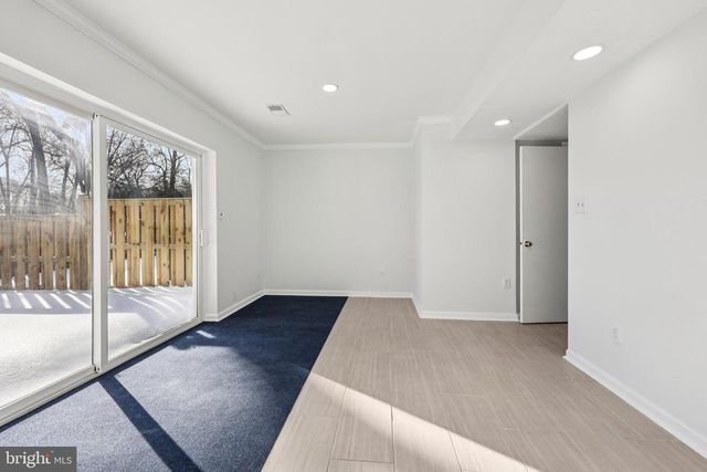 500 GILES PL, Sterling, VA 20164