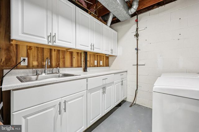 500 GILES PL, Sterling, VA 20164