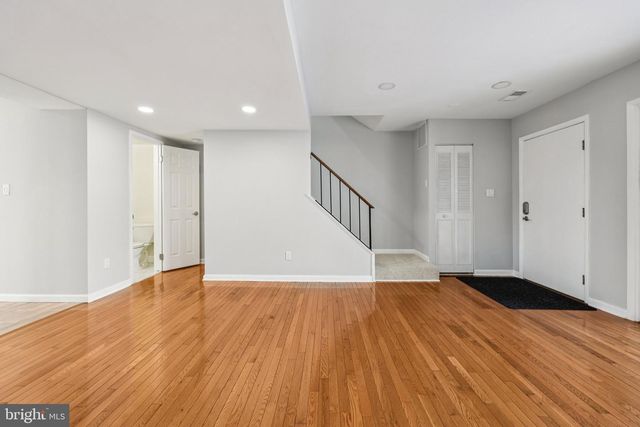 500 GILES PL, Sterling, VA 20164