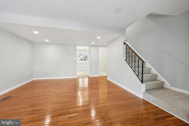 500 GILES PL, Sterling, VA 20164