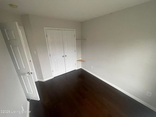 6813 Woodhaven Pl Dr, Louisville, KY 40228