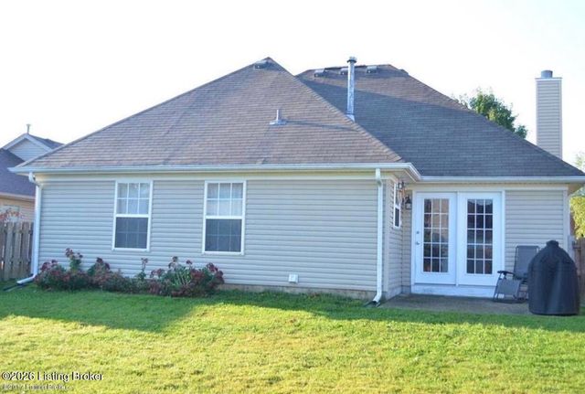 6813 Woodhaven Pl Dr, Louisville, KY 40228