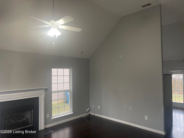 6813 Woodhaven Pl Dr, Louisville, KY 40228