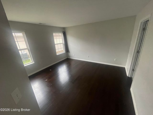 6813 Woodhaven Pl Dr, Louisville, KY 40228