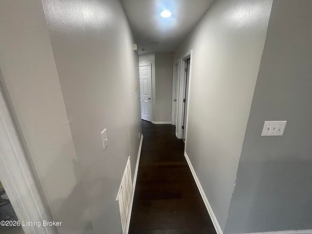 6813 Woodhaven Pl Dr, Louisville, KY 40228