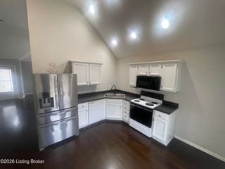 6813 Woodhaven Pl Dr, Louisville, KY 40228