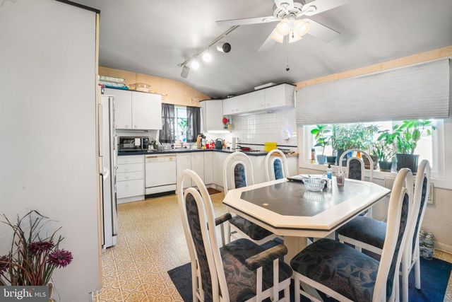 59 E OAK AVE, Lawnside, NJ 08045