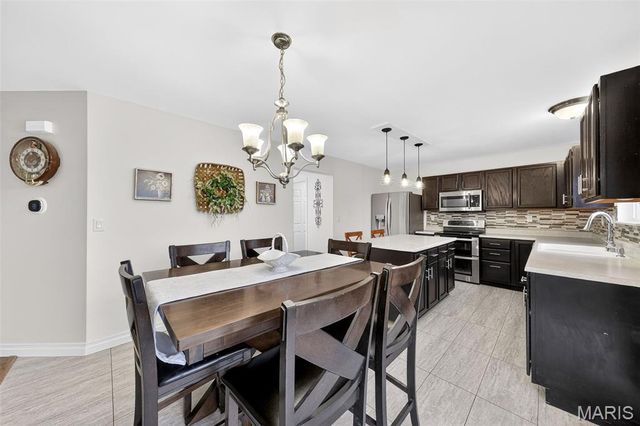 401 Valley Oaks Drive, Wentzville, MO 63385