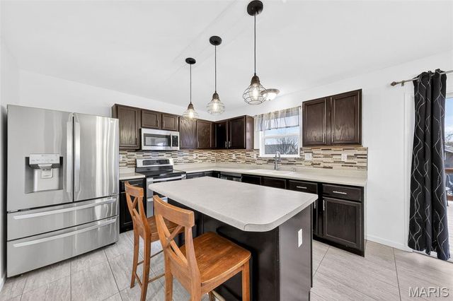 401 Valley Oaks Drive, Wentzville, MO 63385