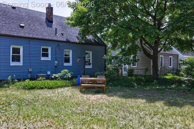1150 W Marshall Street, Ferndale, MI 48220