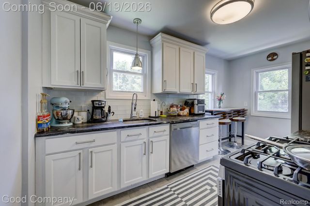 1150 W Marshall Street, Ferndale, MI 48220