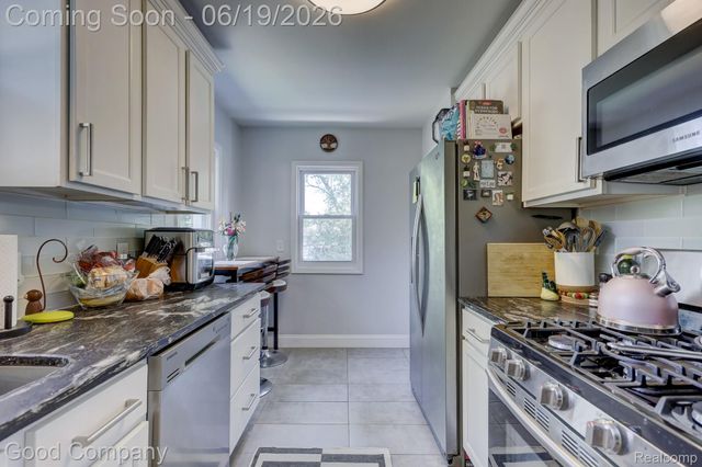 1150 W Marshall Street, Ferndale, MI 48220