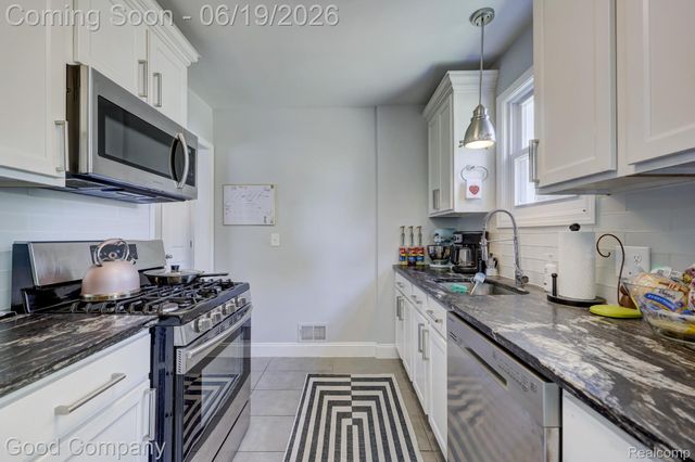 1150 W Marshall Street, Ferndale, MI 48220