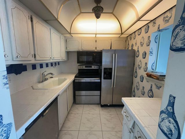 81 Farnham D 81, Deerfield Beach, FL 33442