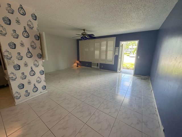 81 Farnham D 81, Deerfield Beach, FL 33442