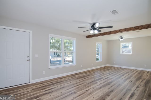 421 Vienna Circle, Fort Valley, GA 31030