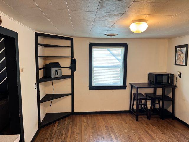 2110 N Pickwick Avenue, Springfield, MO 65803