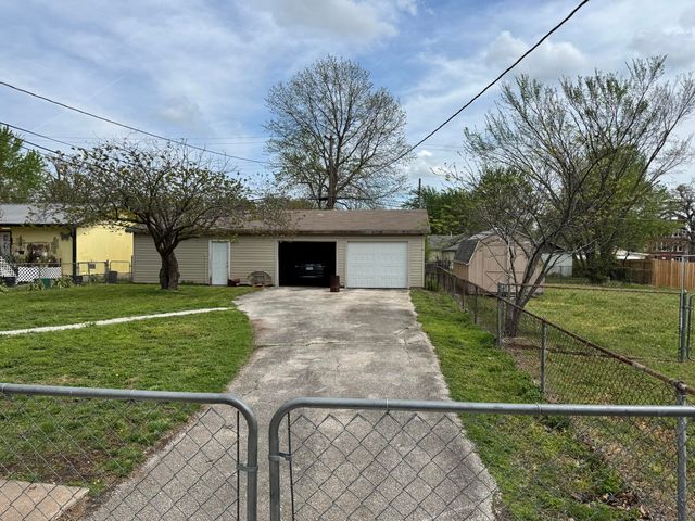 2110 N Pickwick Avenue, Springfield, MO 65803