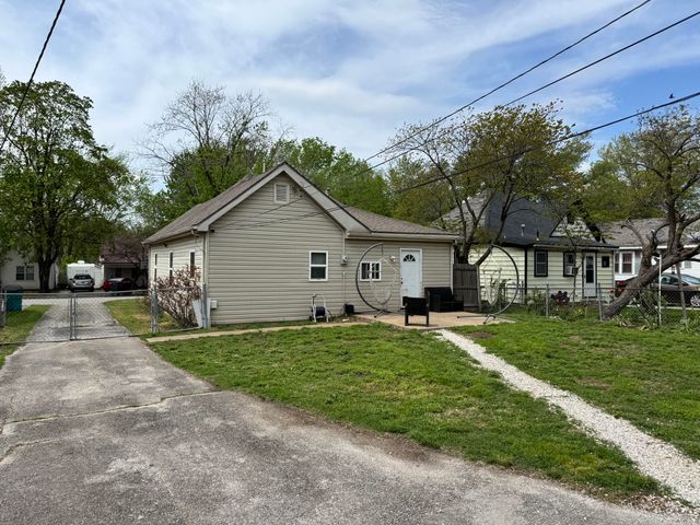 2110 N Pickwick Avenue, Springfield, MO 65803