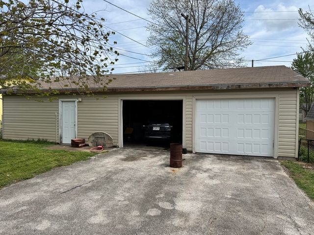 2110 N Pickwick Avenue, Springfield, MO 65803