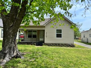2110 N Pickwick Avenue, Springfield, MO 65803