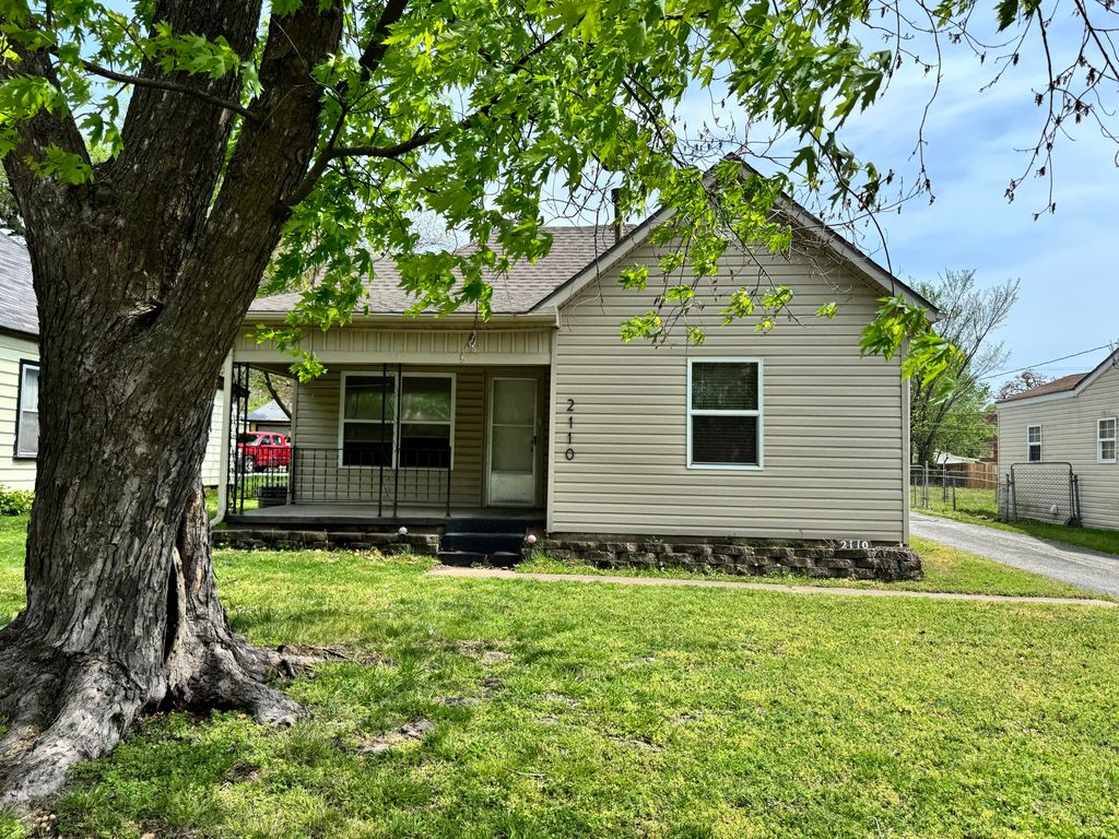 2110 N Pickwick Avenue, Springfield, MO 65803