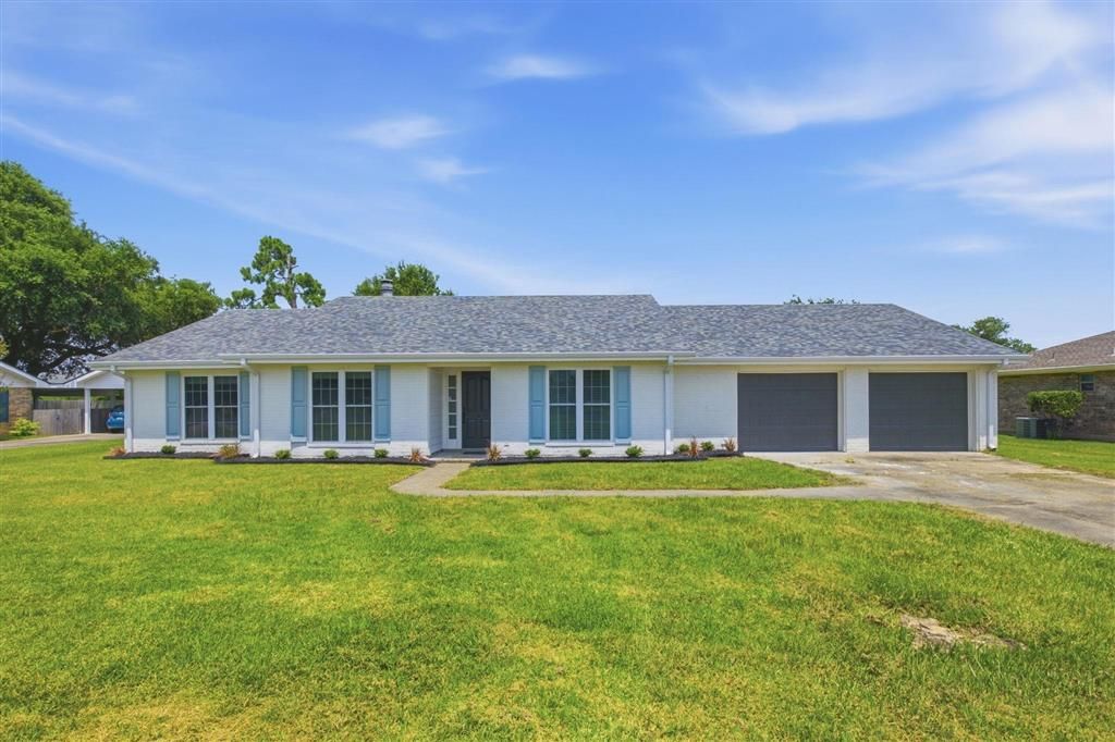 4625 E Quail Hollow Drive, Lake Charles, LA 70605