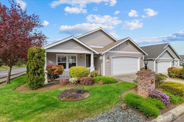 402 NW 12th Loop, Oak Harbor, WA 98277