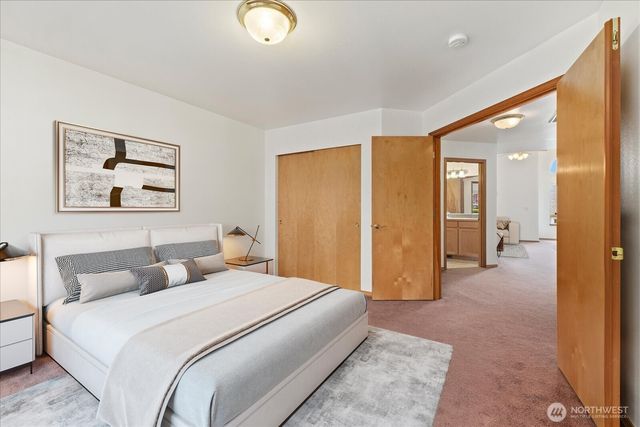 402 NW 12th Loop, Oak Harbor, WA 98277