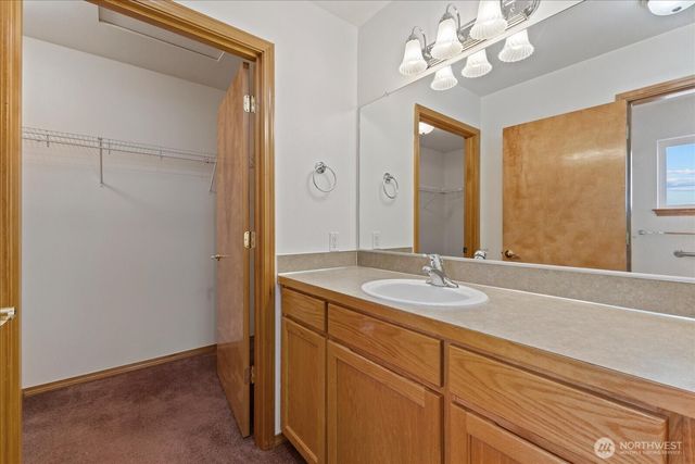 402 NW 12th Loop, Oak Harbor, WA 98277