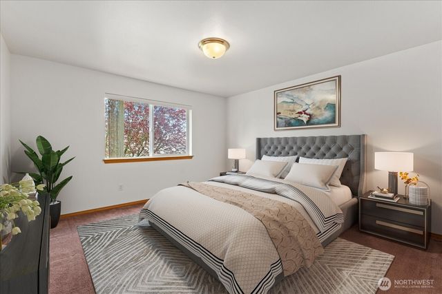 402 NW 12th Loop, Oak Harbor, WA 98277