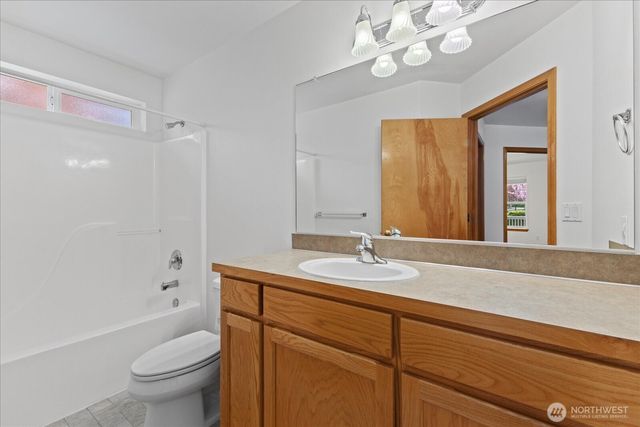402 NW 12th Loop, Oak Harbor, WA 98277