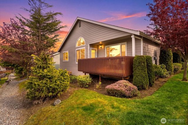 402 NW 12th Loop, Oak Harbor, WA 98277