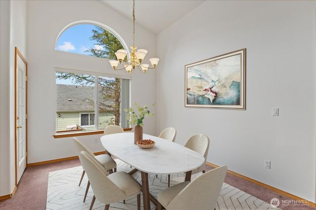 402 NW 12th Loop, Oak Harbor, WA 98277
