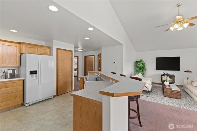 402 NW 12th Loop, Oak Harbor, WA 98277