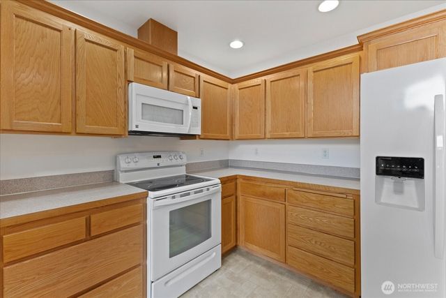 402 NW 12th Loop, Oak Harbor, WA 98277
