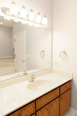 11432 FOXWOODS Drive, Oak Lawn, IL 60453