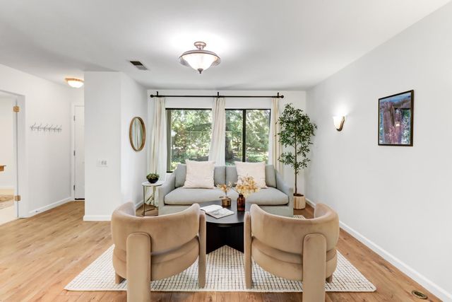 24 Adelphi Ct, Sacramento, CA 95825