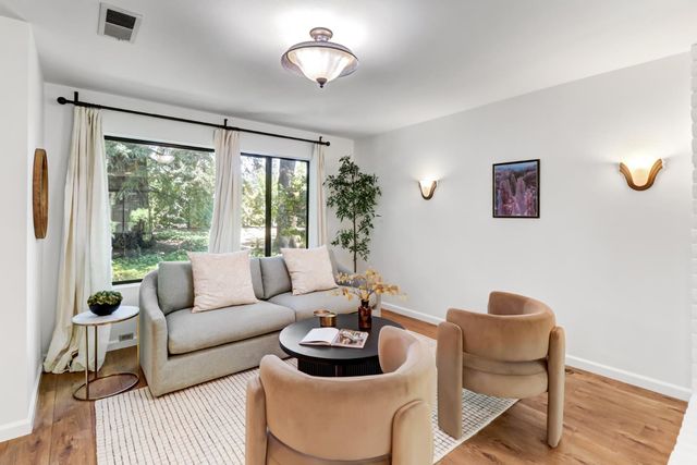24 Adelphi Ct, Sacramento, CA 95825