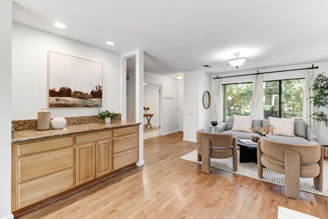 24 Adelphi Ct, Sacramento, CA 95825