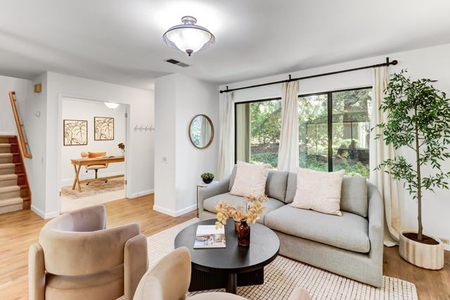 24 Adelphi Ct, Sacramento, CA 95825