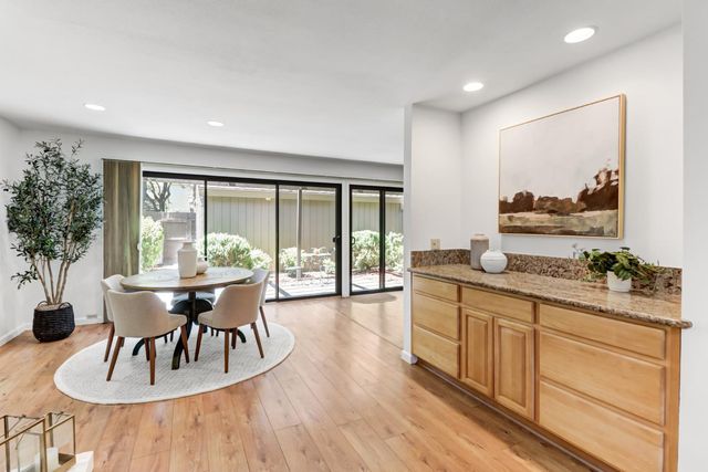 24 Adelphi Ct, Sacramento, CA 95825