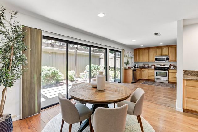 24 Adelphi Ct, Sacramento, CA 95825
